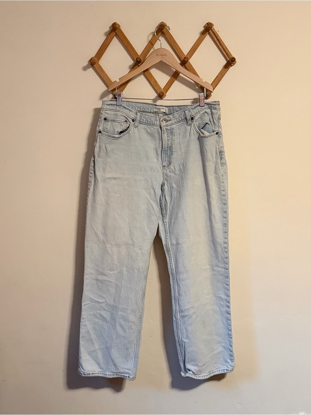 Abercrombie & Fitch Curve Love The Baggy Low Rise Light Wash Jeans